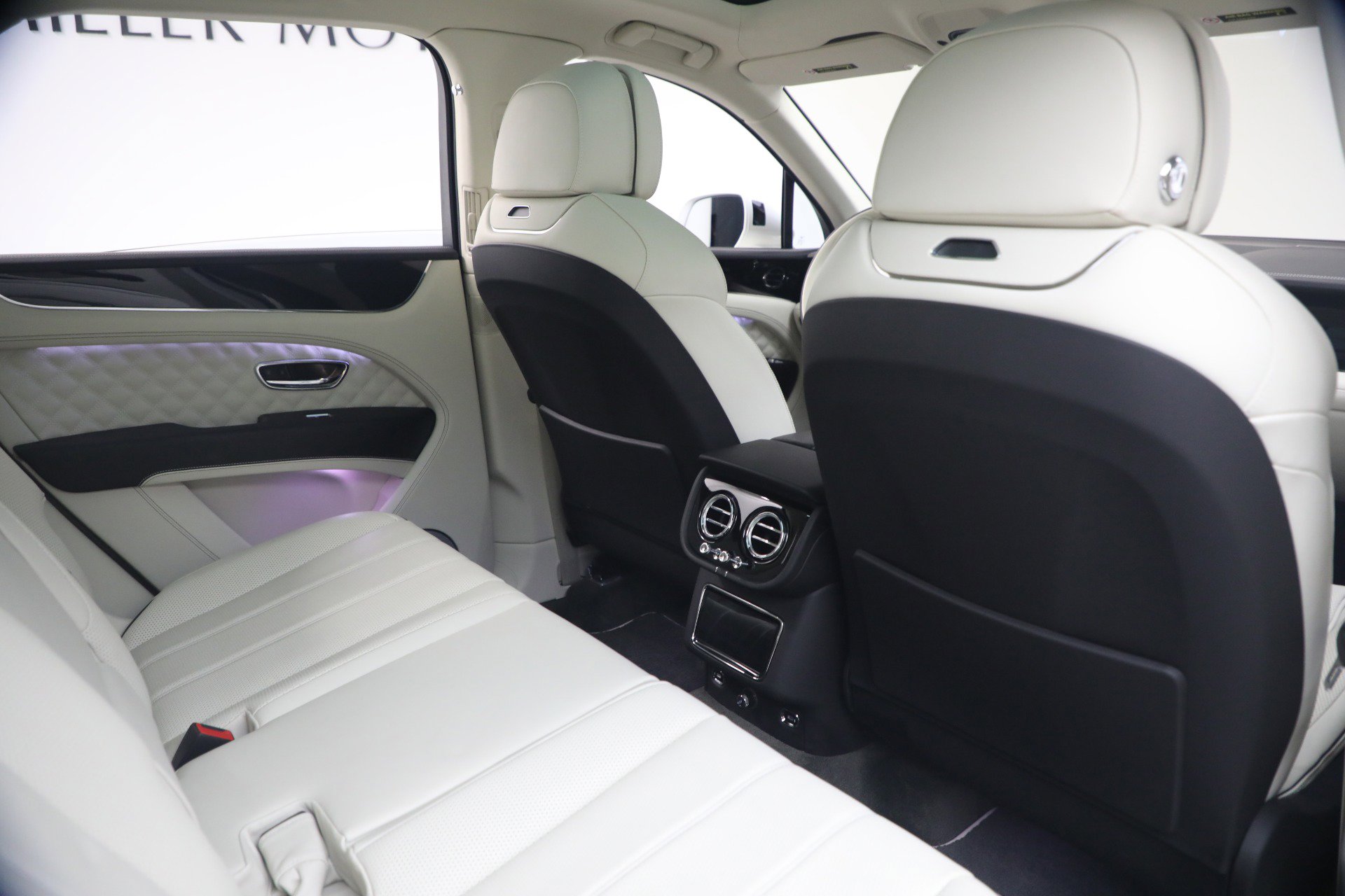 Used 2022 Bentley Bentayga AWD/4WD image 29