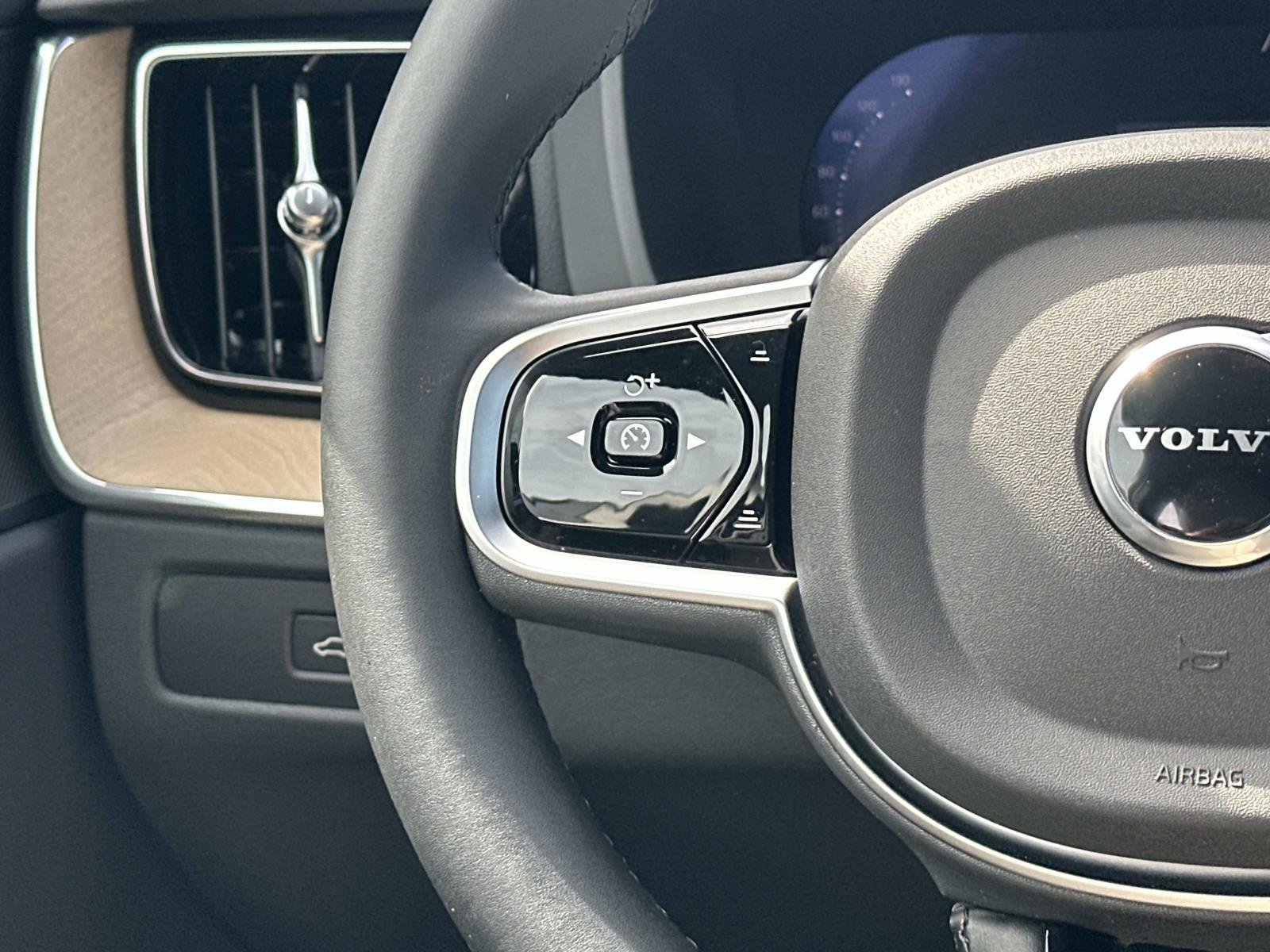 New 2026 Volvo XC60 B5 Plus w/ Protection Package Premier AWD/4WD image 8