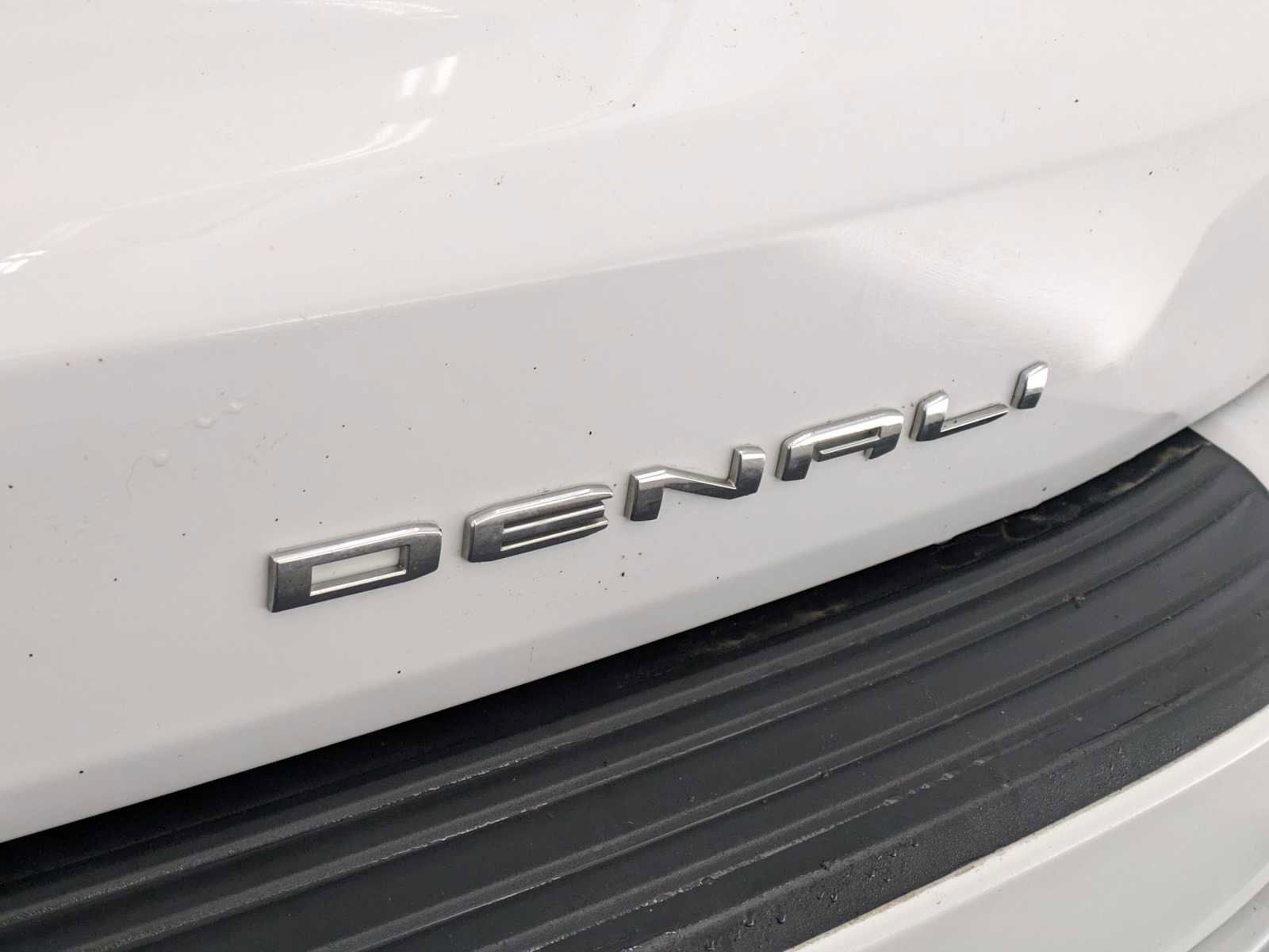 Used 2021 GMC Yukon XL Denali w/ Denali Premium Package image 13