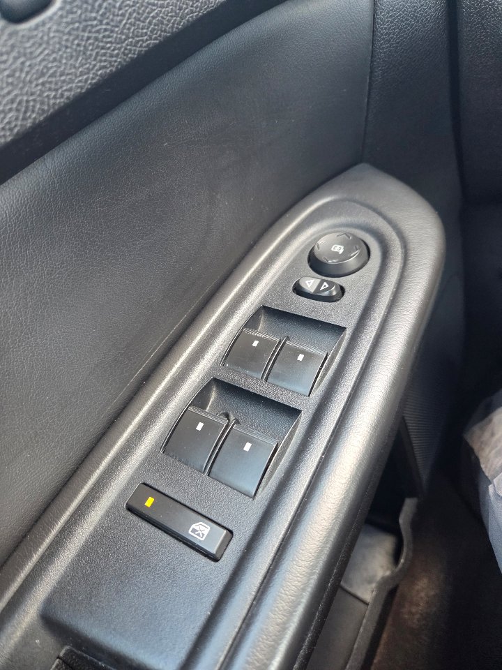 Used 2011 Chevrolet Traverse LT w/ Personal Connectivity Package image 22