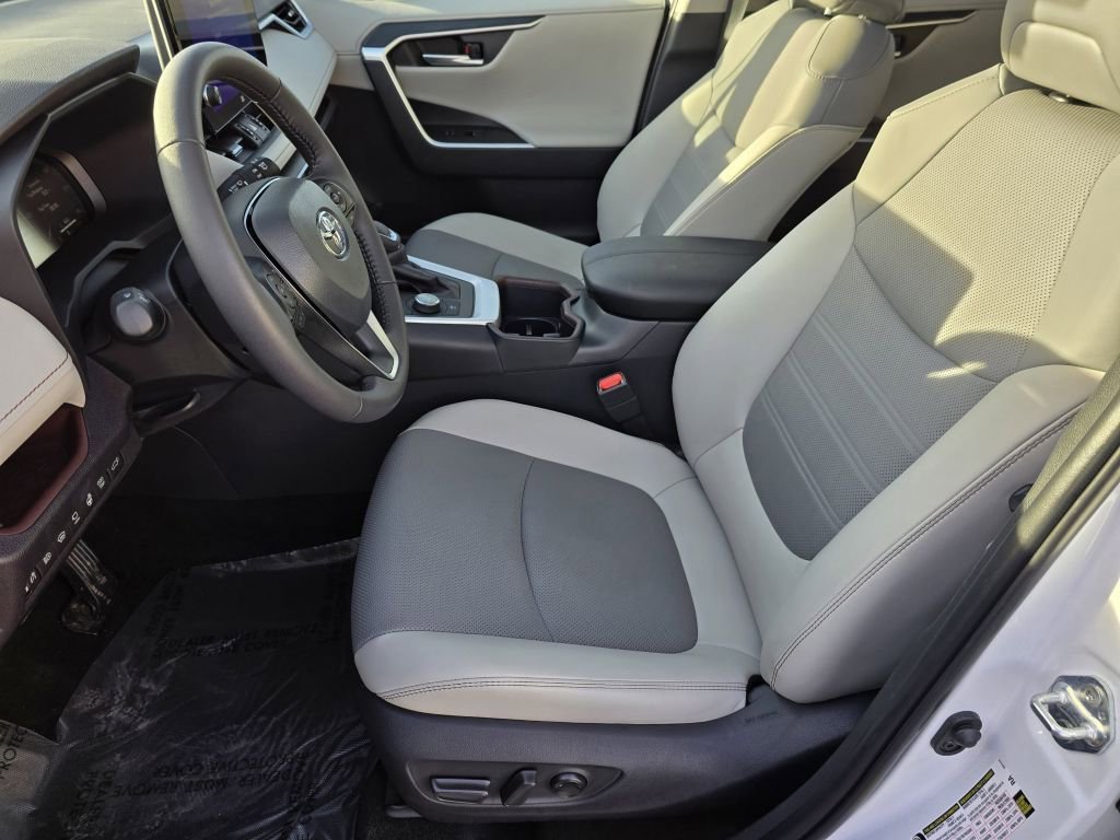 Used 2025 Toyota RAV4 Limited w/ Advanced Technology Package image 33