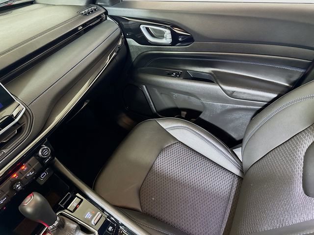 Used 2025 Jeep Compass Latitude w/ Altitude Special Edition image 21