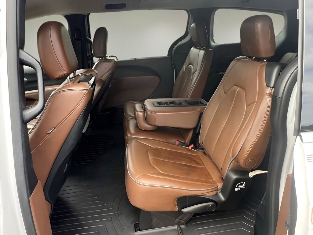 Used 2018 Chrysler Pacifica Limited FWD image 12
