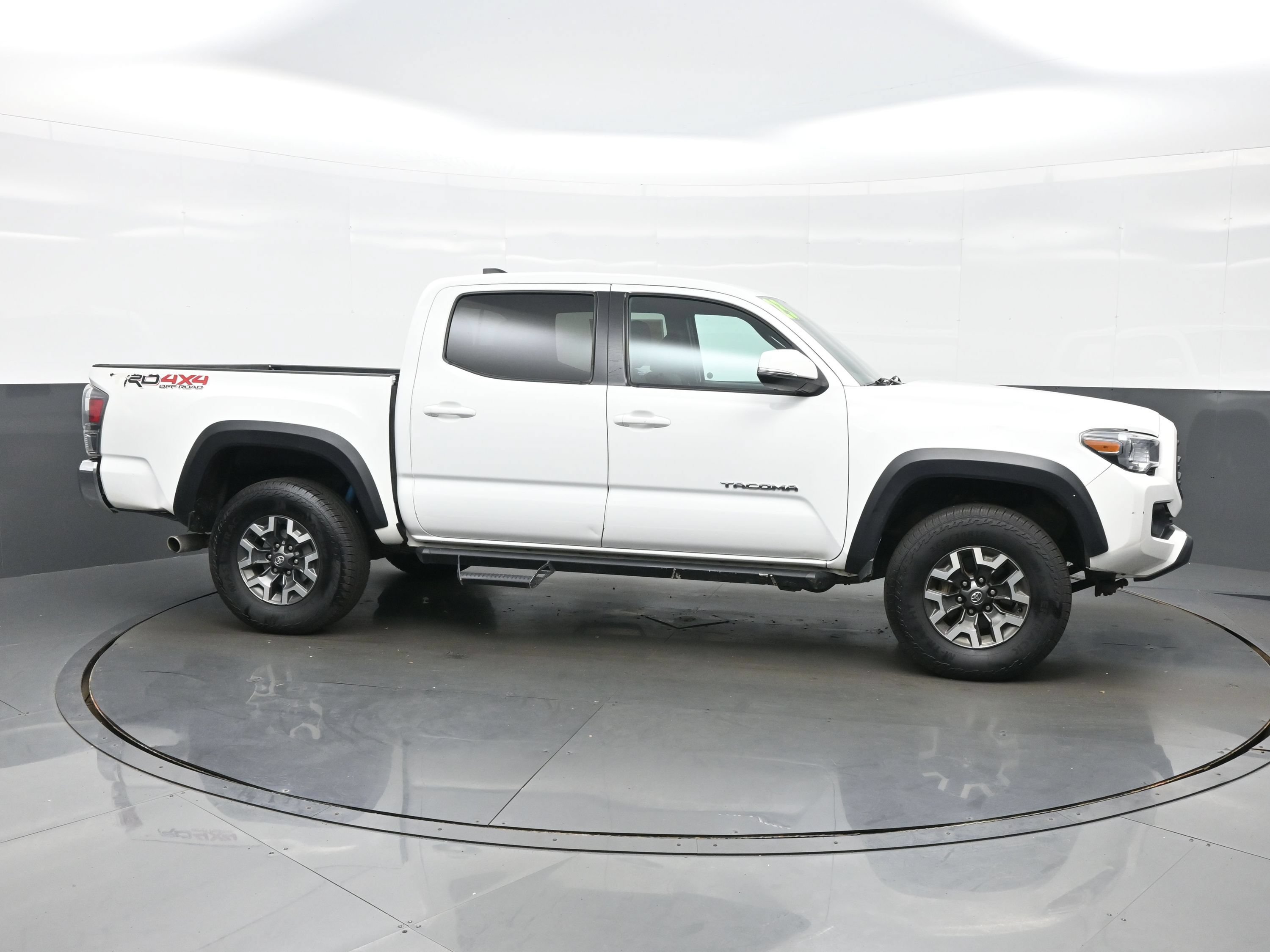 Used 2023 Toyota Tacoma TRD Off-Road AWD/4WD image 7