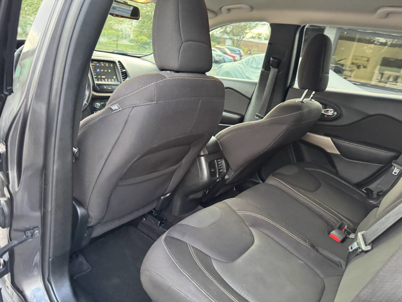 Used 2017 Jeep Cherokee Latitude w/ Safety/Convenience Group image 14