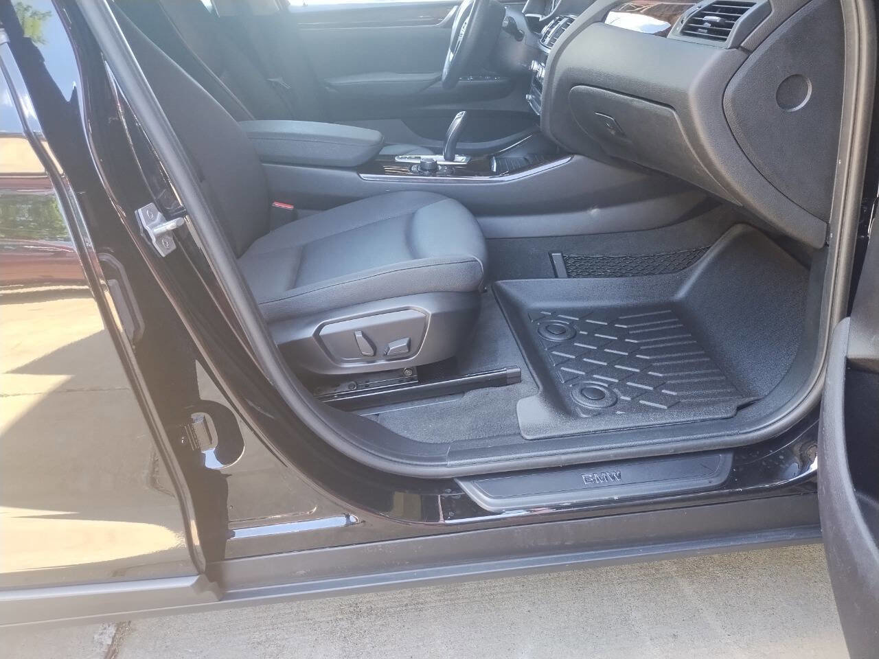 Used 2017 BMW X3 xDrive28i w/ Driving Assistance Package AWD/4WD image 21