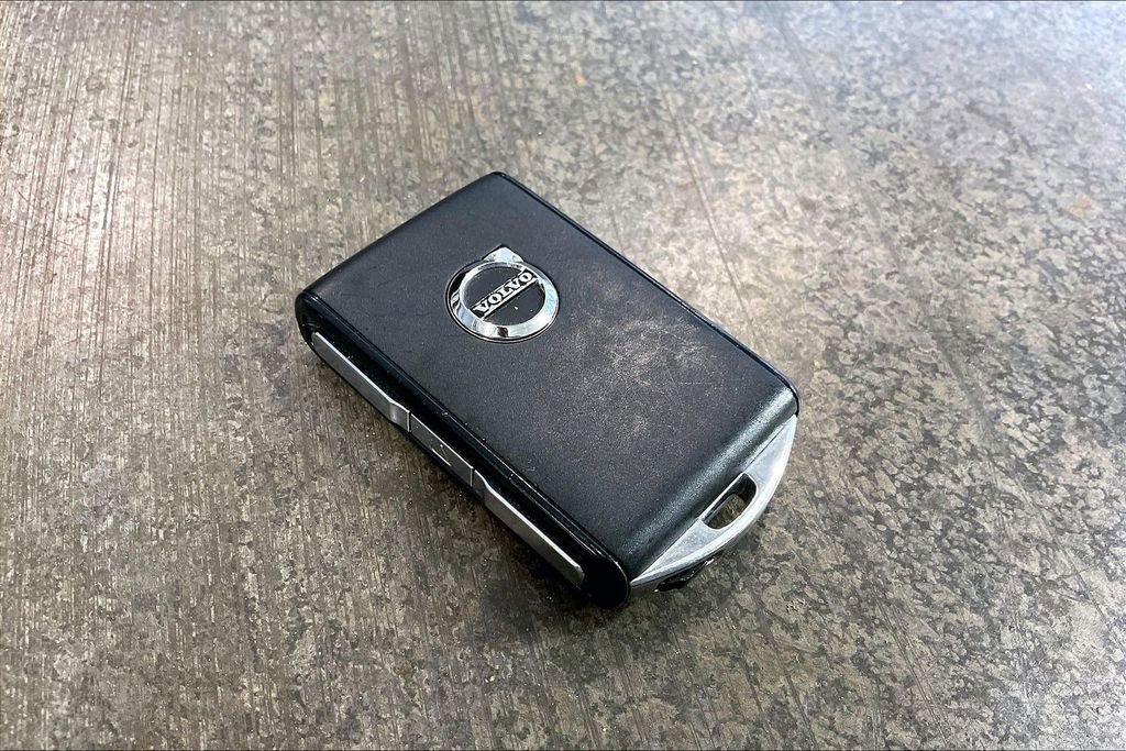 Used 2023 Volvo XC40 Recharge Plus w/ Protection Package Premier AWD/4WD image 11
