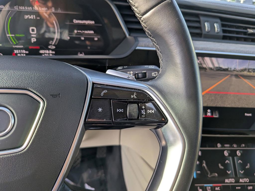 Used 2022 Audi e-tron Premium Plus w/ Premium Plus Package image 31
