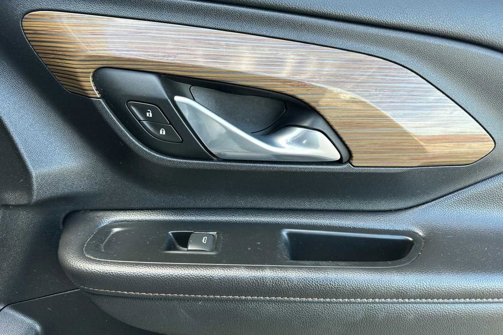 Used 2020 GMC Terrain SLE image 19