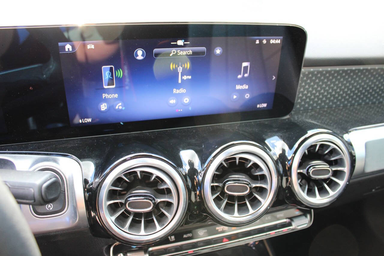 Used 2024 Mercedes-Benz GLB 250 image 15