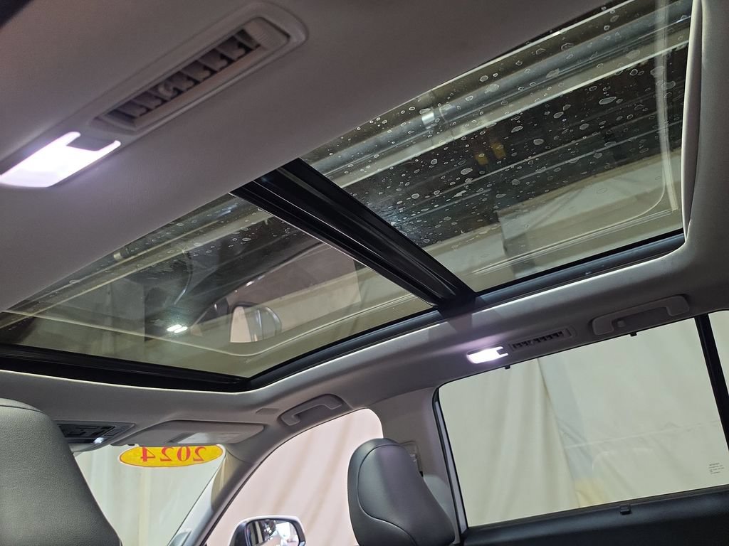 Used 2024 Toyota Grand Highlander AWD Hybrid image 16
