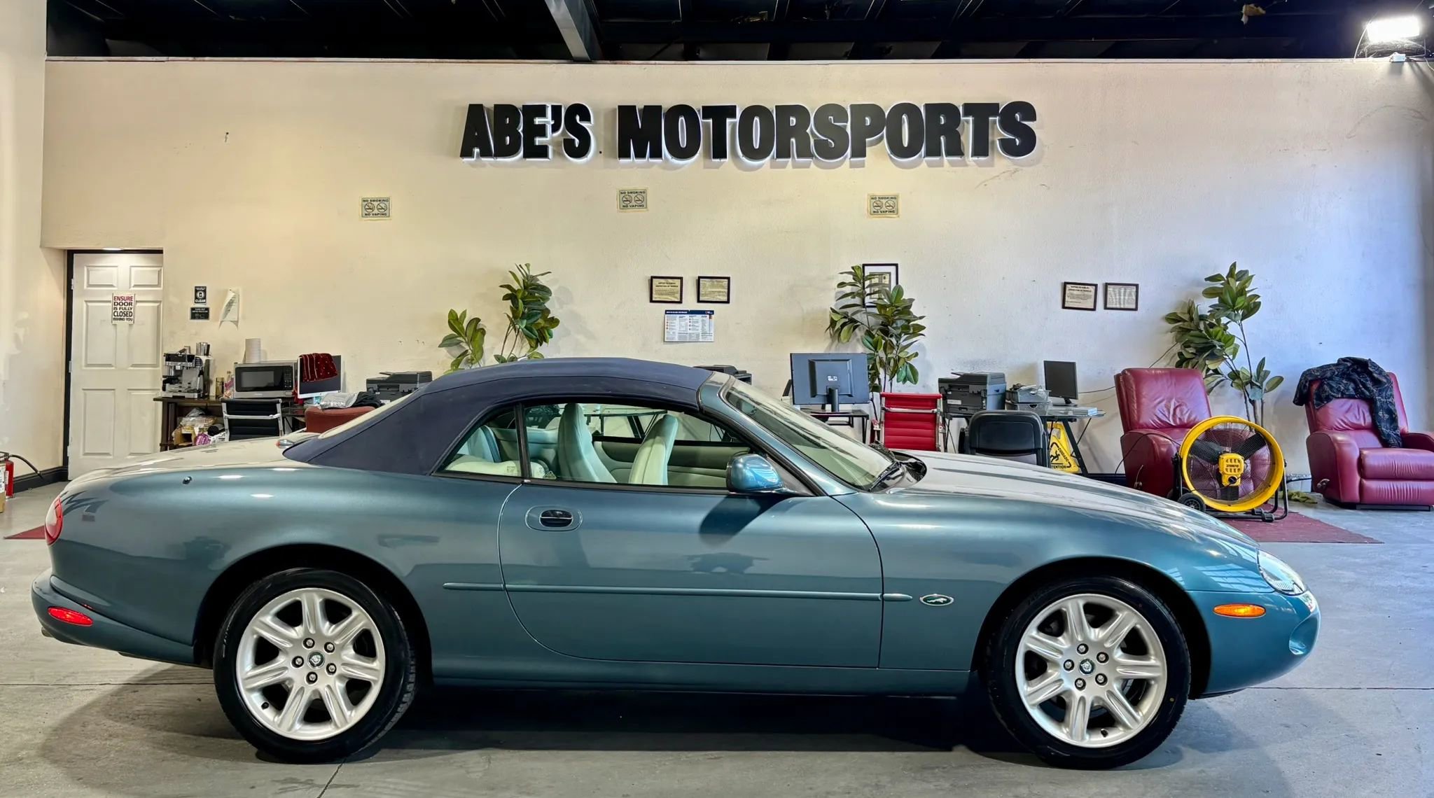 Used 2000 Jaguar XK8 Convertible RWD image 4
