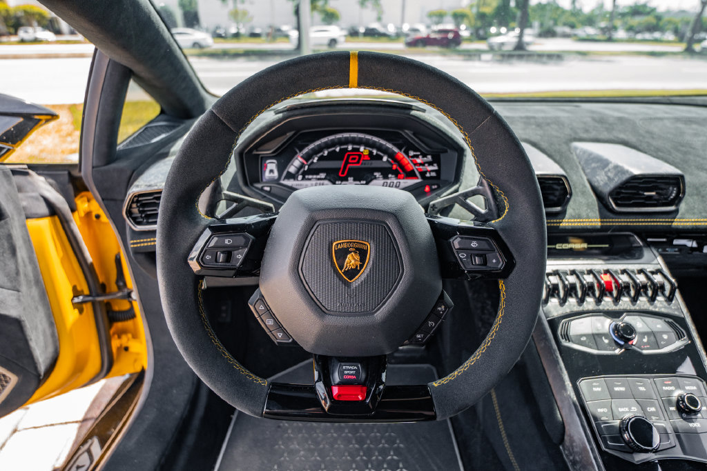 Used 2018 Lamborghini Huracan Performante AWD/4WD image 21