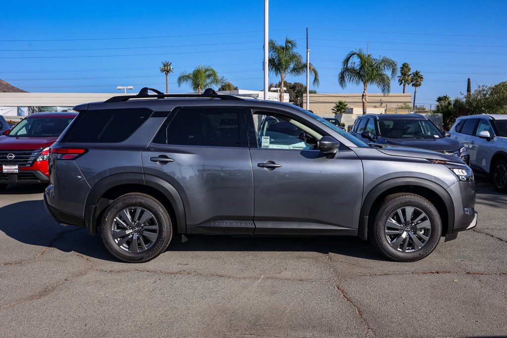 New 2025 Nissan Pathfinder SV image 3