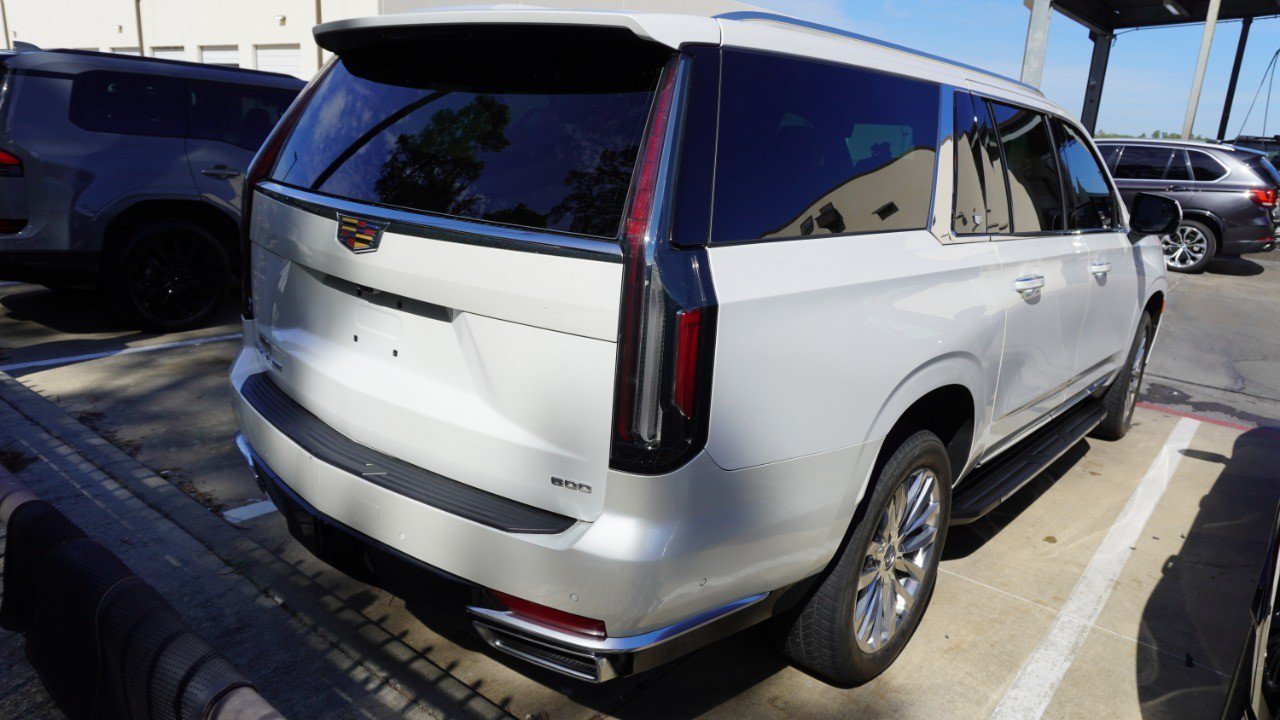 Used 2024 Cadillac Escalade ESV Premium Luxury AWD/4WD image 6