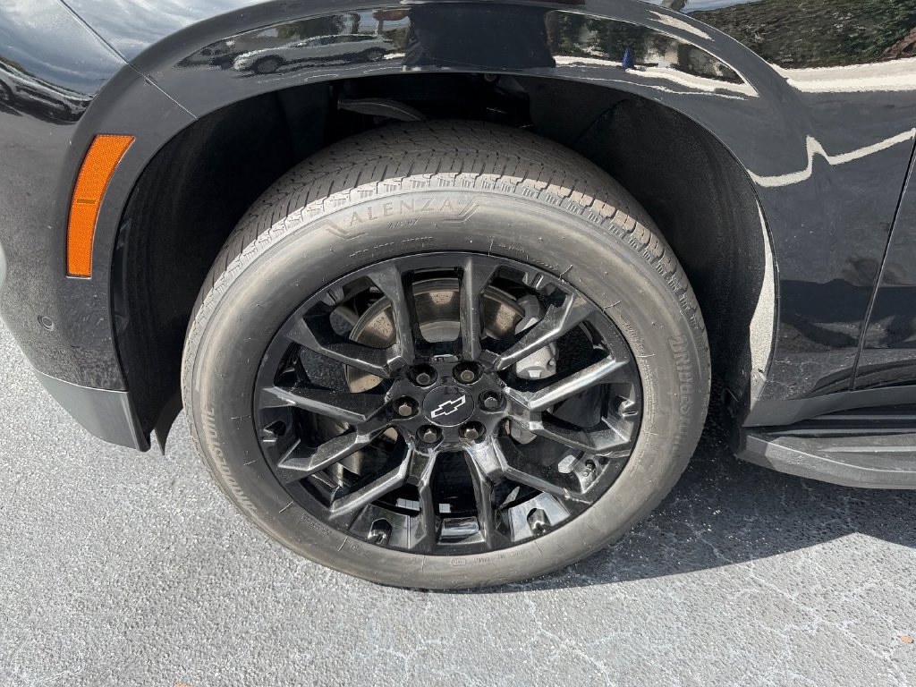 Used 2025 Chevrolet Suburban LS RWD image 19