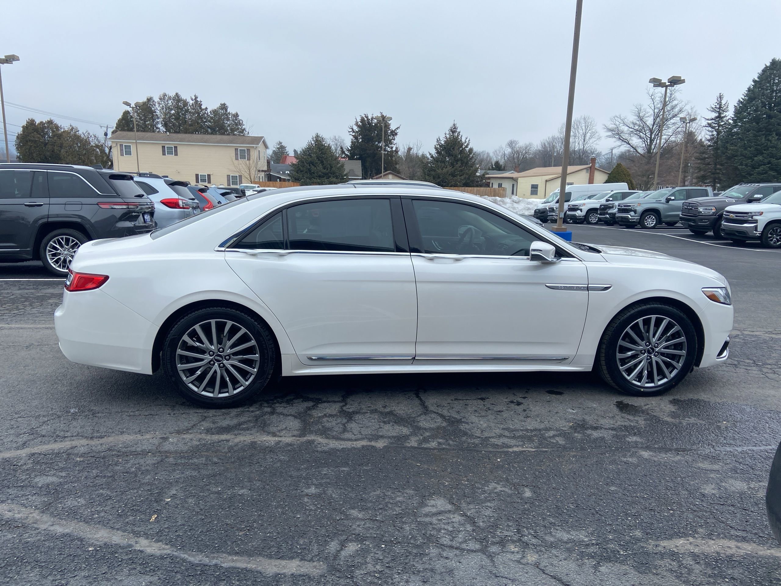 Used 2017 Lincoln Continental Select w/ Continental Climate Package image 7