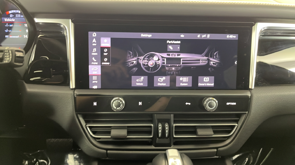 Used 2023 Porsche Macan Turbo AWD/4WD image 33