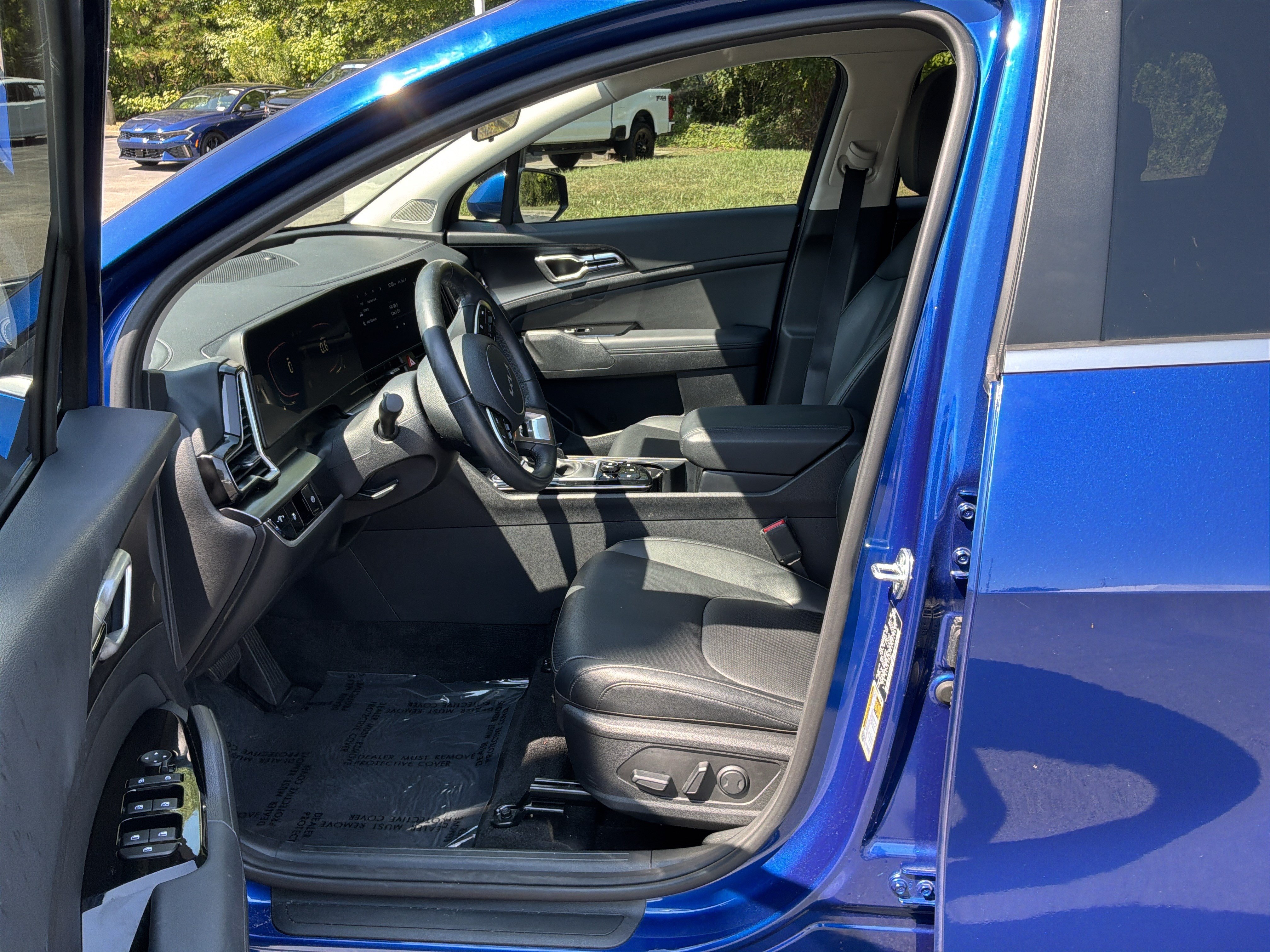 Used 2025 Kia Sportage EX FWD image 16
