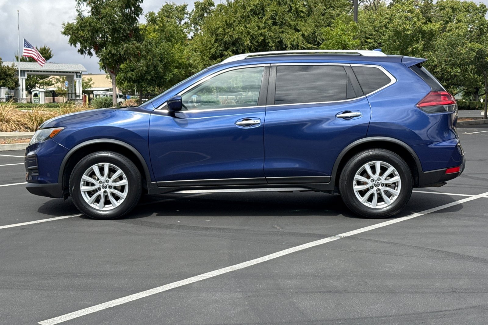 Used 2018 Nissan Rogue SV FWD image 13