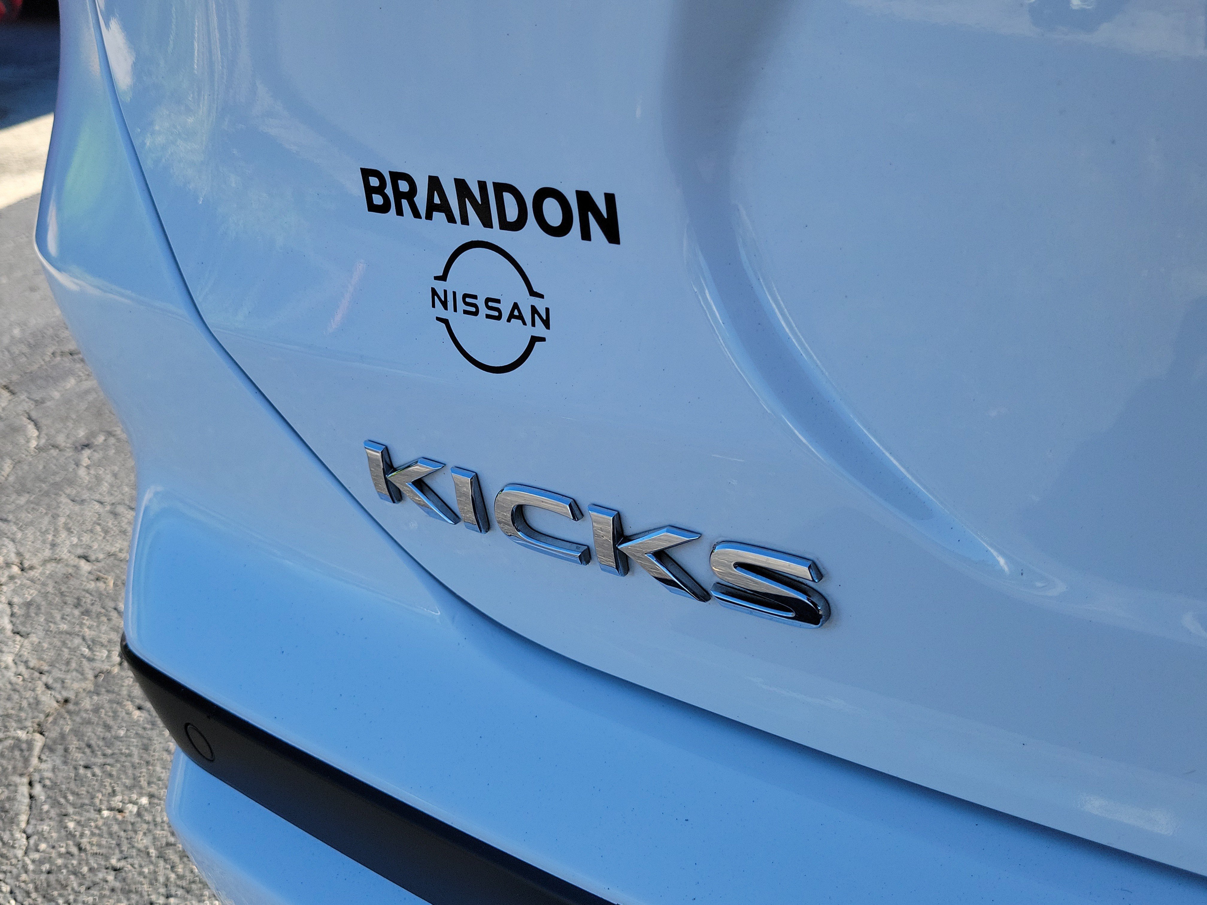 Certified 2024 Nissan Kicks SR FWD image 9