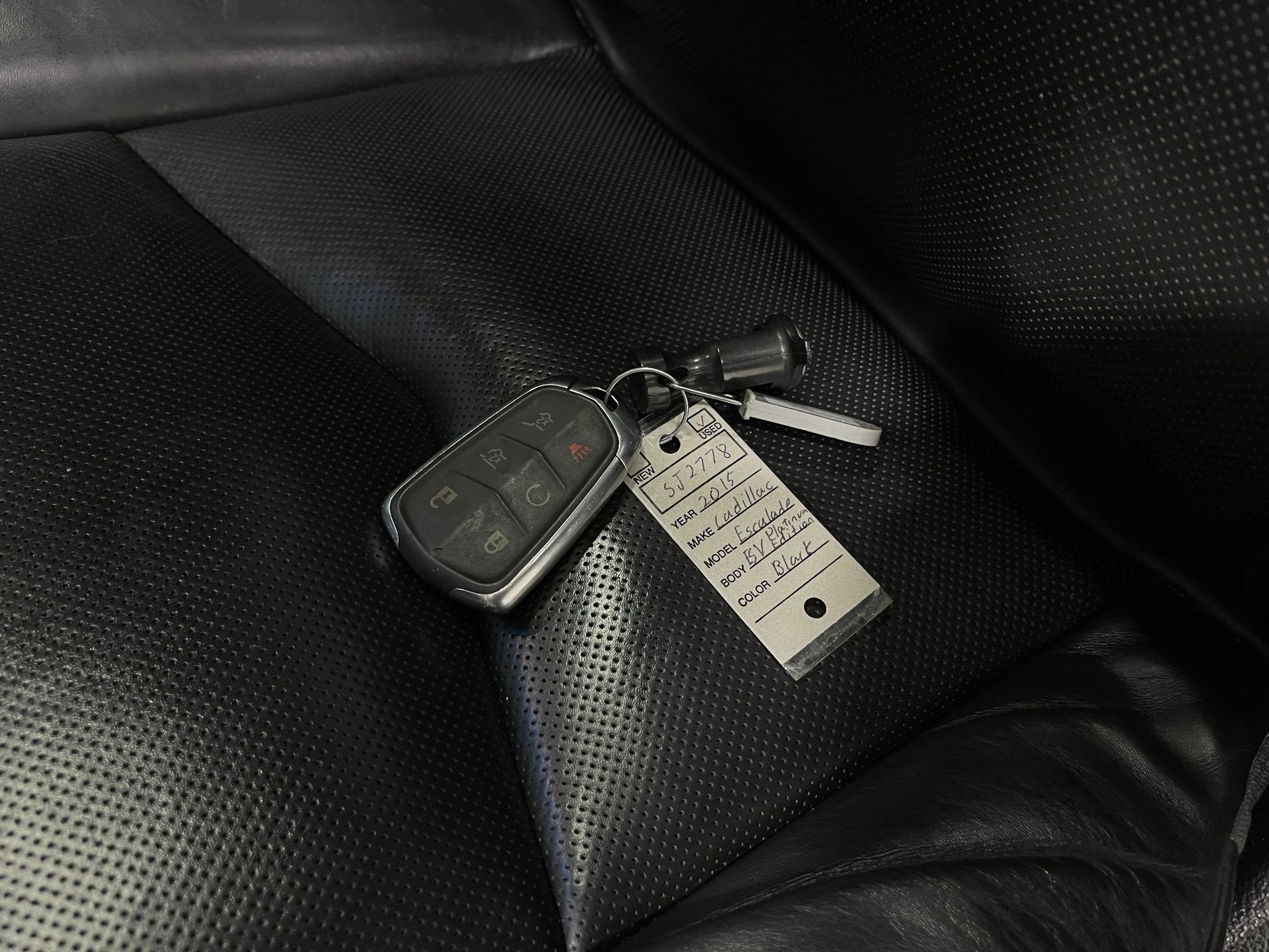 Used 2015 Cadillac Escalade ESV Platinum image 40