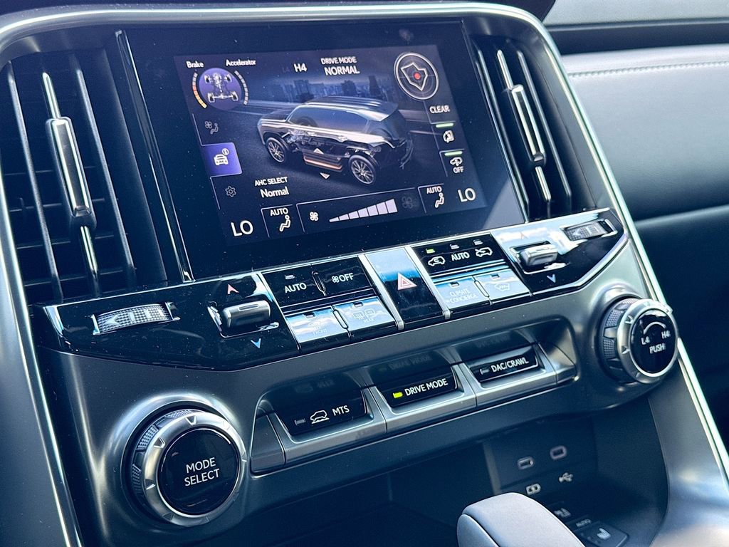 New 2025 Lexus LX 700h Overtrail image 33