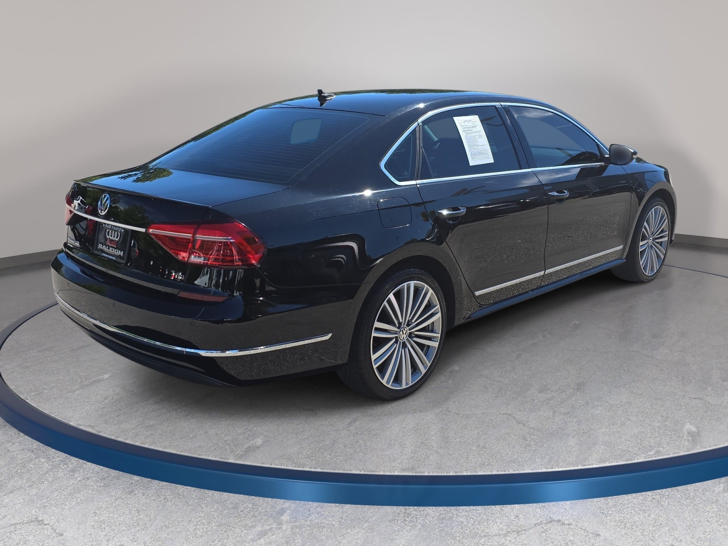 Used 2016 Volkswagen Passat 1.8T SEL Premium FWD image 5