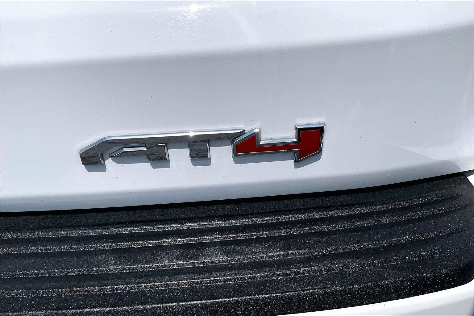 Used 2023 GMC Yukon XL AT4 w/ Technology Package AWD/4WD image 9