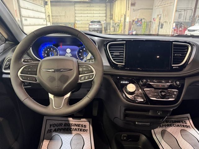 New 2026 Chrysler Pacifica Select FWD image 4