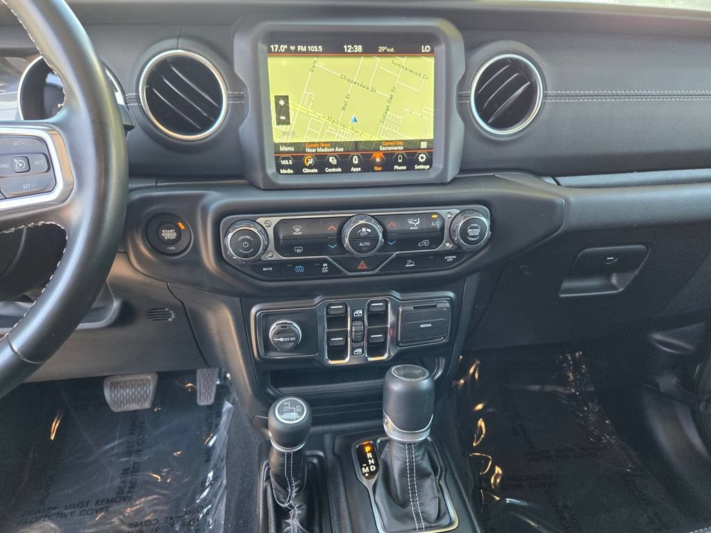 Used 2022 Jeep Wrangler Unlimited Sahara AWD/4WD image 17