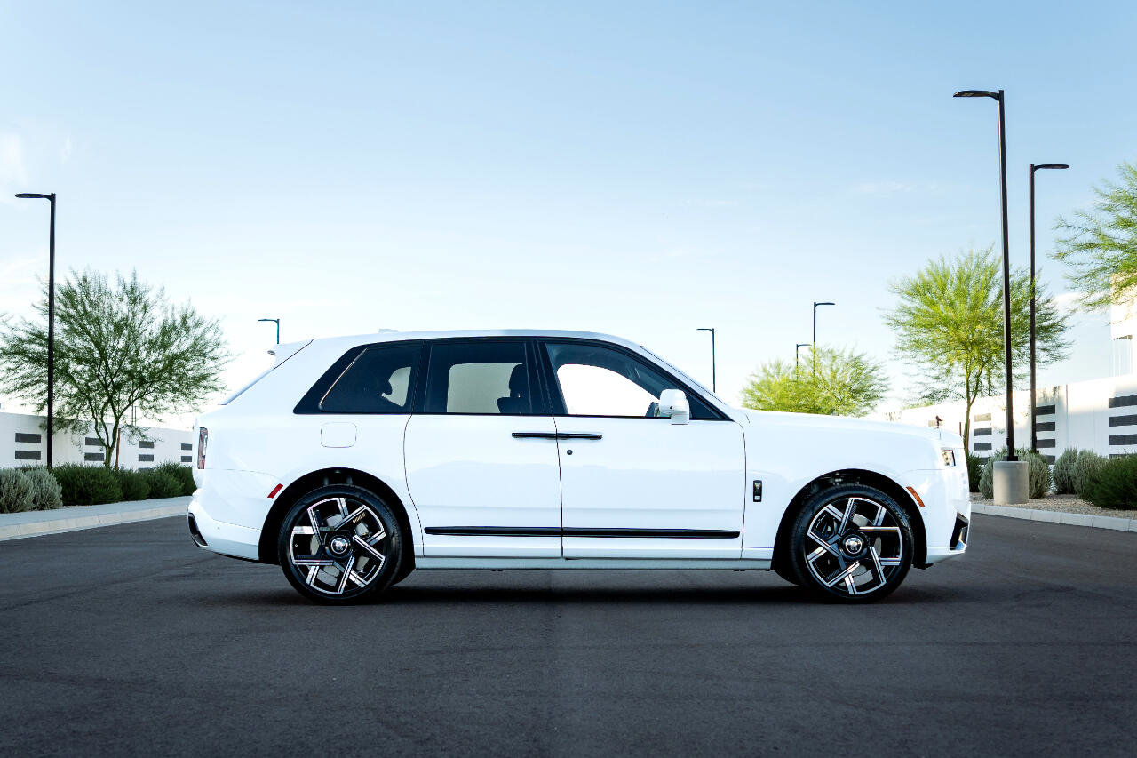 Used 2025 Rolls-Royce Cullinan Black Badge image 10