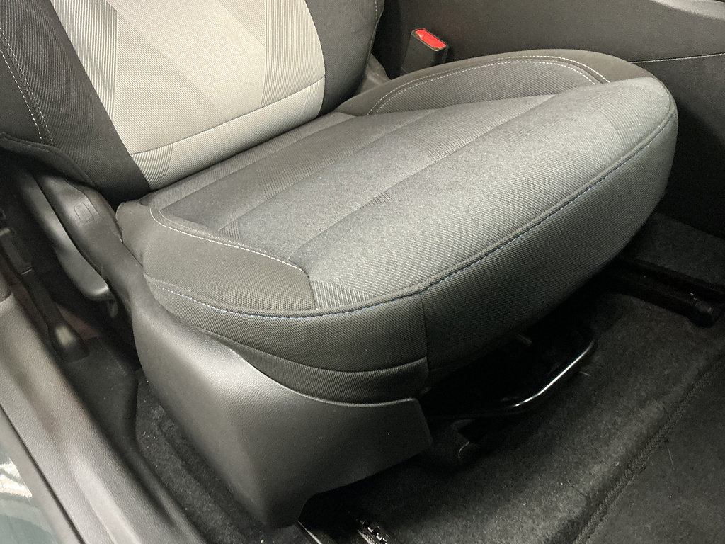 Used 2025 Chevrolet Trax LS w/ LS Convenience Package FWD image 32