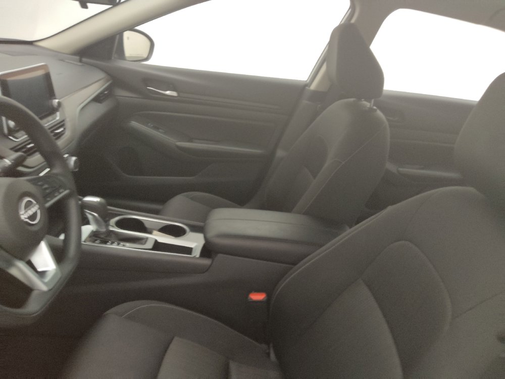 Used 2024 Nissan Altima 2.5 SV image 17