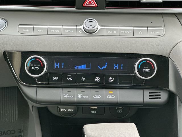 Used 2024 Hyundai Elantra SEL image 18