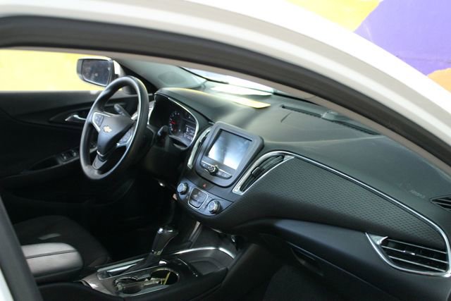 Used 2017 Chevrolet Malibu LT image 11