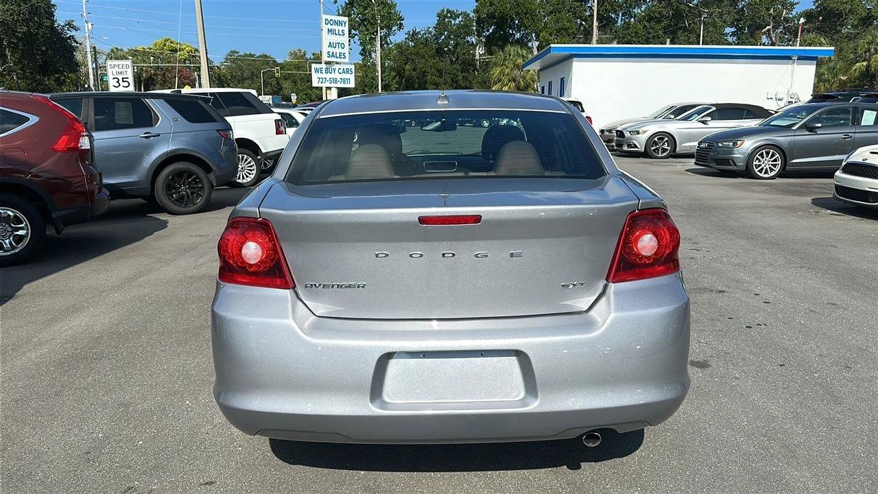 Used 2013 Dodge Avenger SXT FWD image 10
