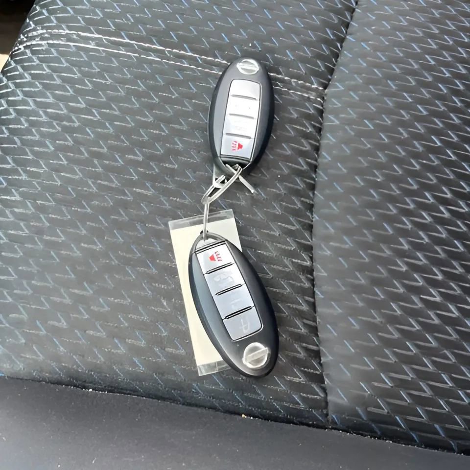 Used 2013 Nissan Sentra SR w/ Driver Pkg FWD image 33