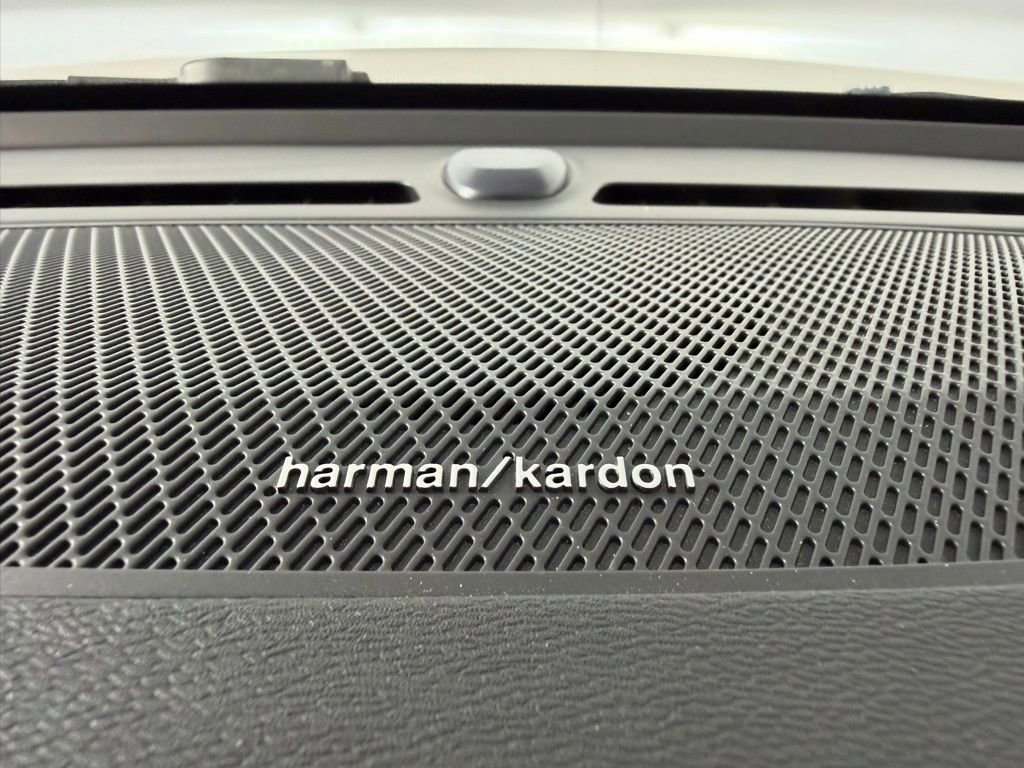 Used 2023 Volvo C40 P8 Recharge Ultimate w/ Protection Package Premier image 21