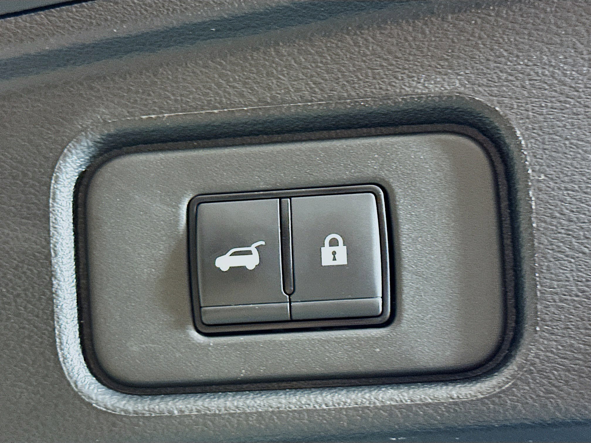 Used 2025 Nissan Pathfinder SV image 30