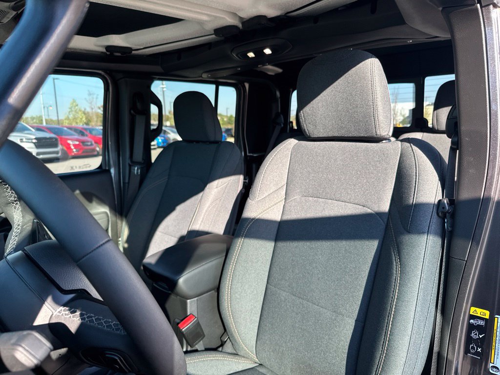 New 2026 Jeep Gladiator Sport w/ Dual Top Group AWD/4WD image 37