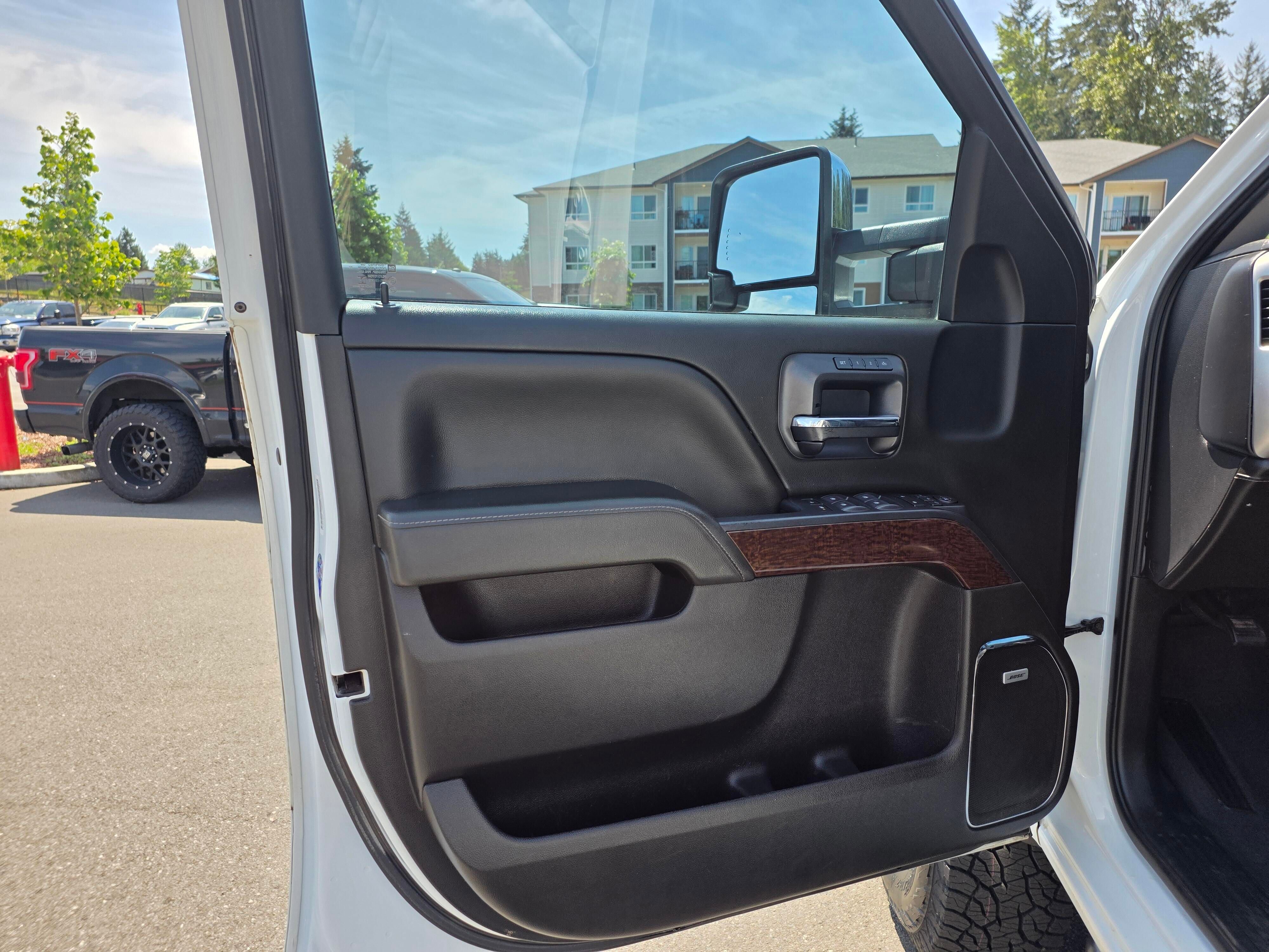 Used 2019 GMC Sierra 2500 SLT w/ Duramax Plus Package AWD/4WD image 22