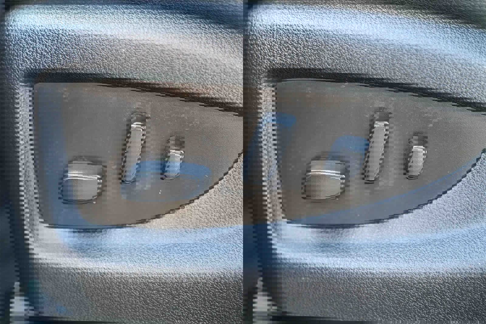 Used 2018 GMC Yukon SLT w/ HD Trailering Package image 17