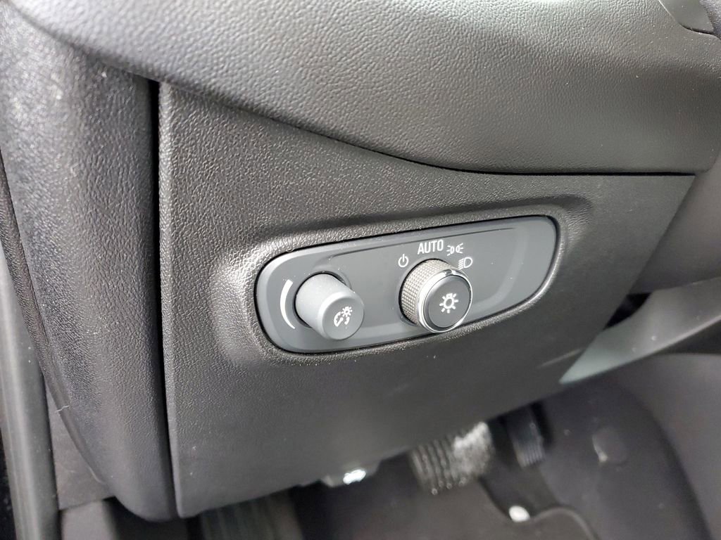 Used 2019 Chevrolet Equinox LS w/ LS Convenience Package image 9