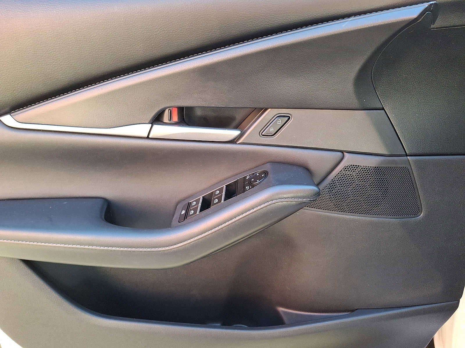 Used 2023 MAZDA CX-30 AWD 2.5 S w/ Select Package image 12