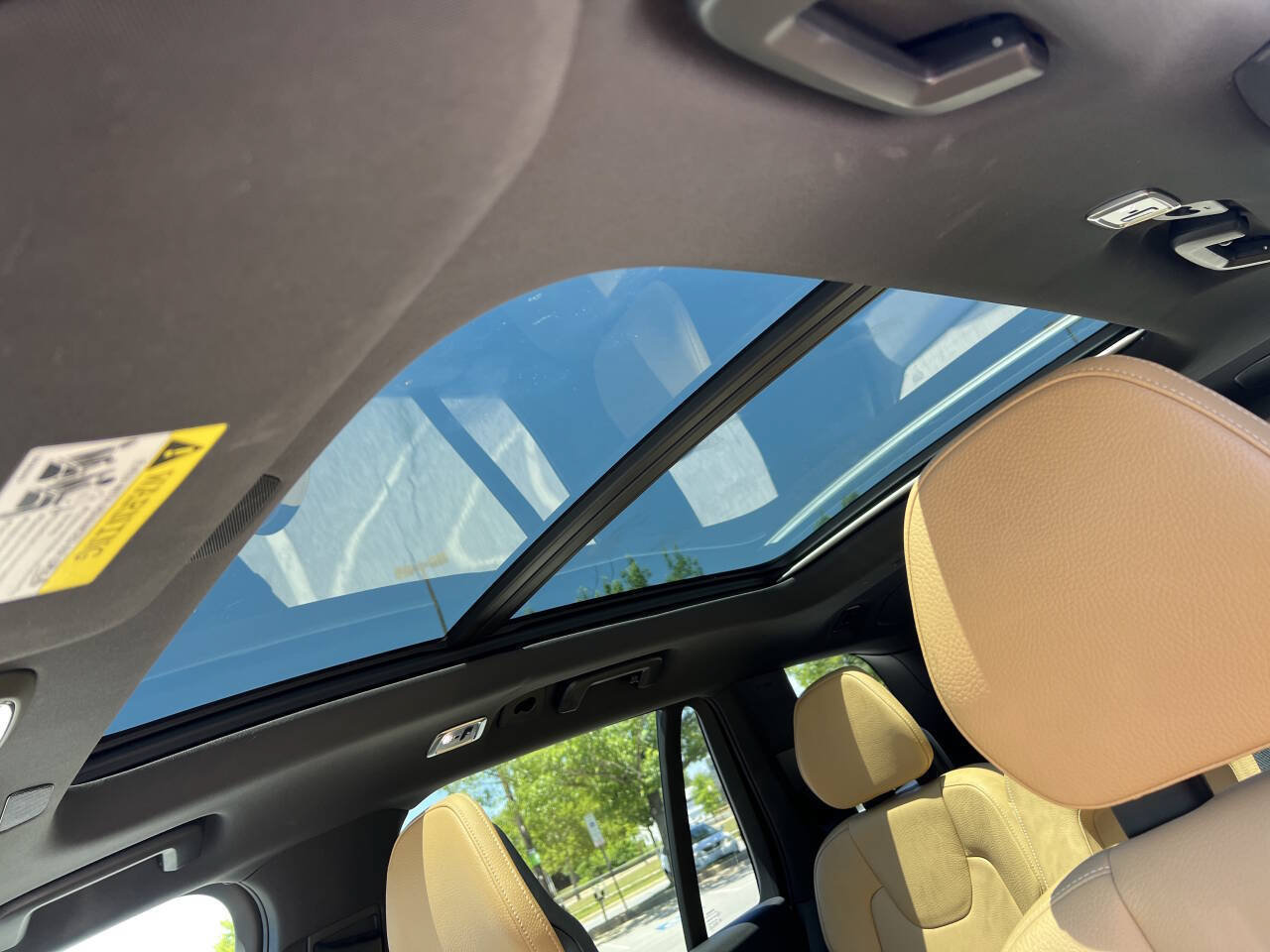 Used 2018 Volvo XC90 T6 Momentum w/ Convenience Package AWD/4WD image 19