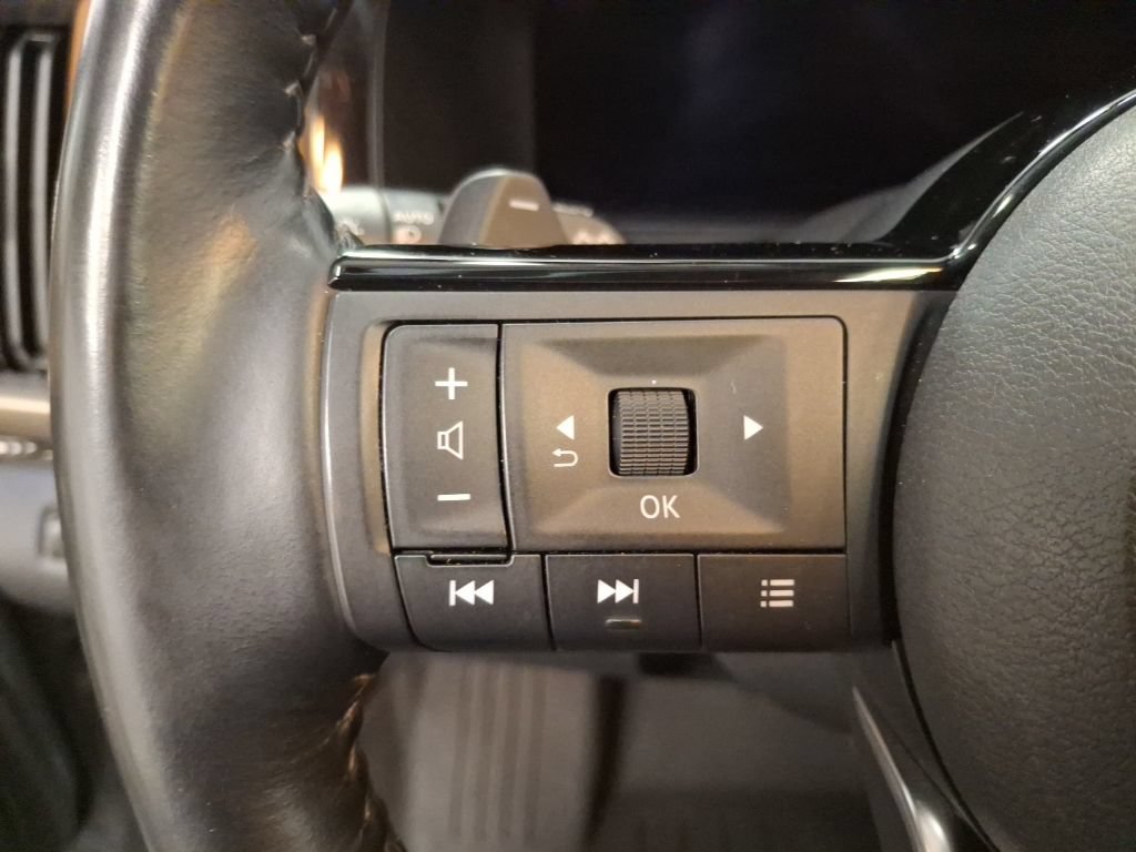 Used 2022 Nissan Pathfinder Platinum w/ Cargo Package AWD/4WD image 23