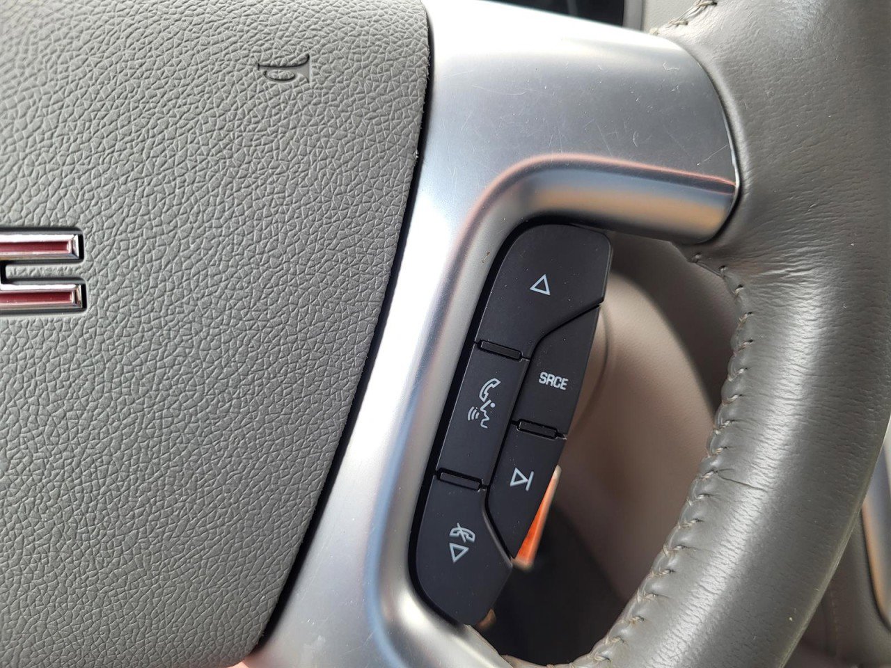 Used 2015 GMC Acadia SLE image 20