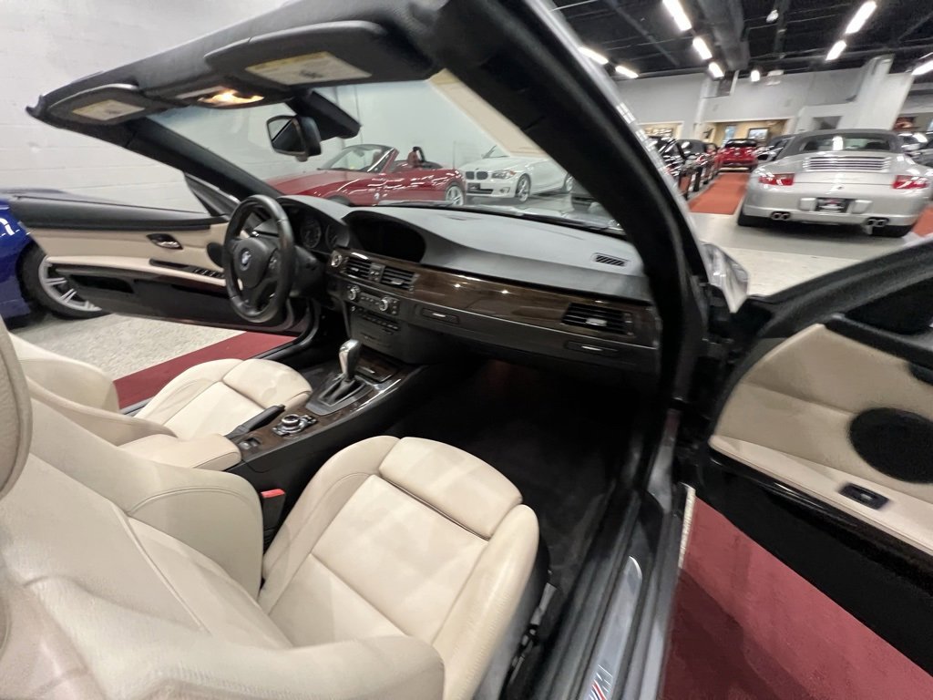 Used 2013 BMW 335i Convertible image 59