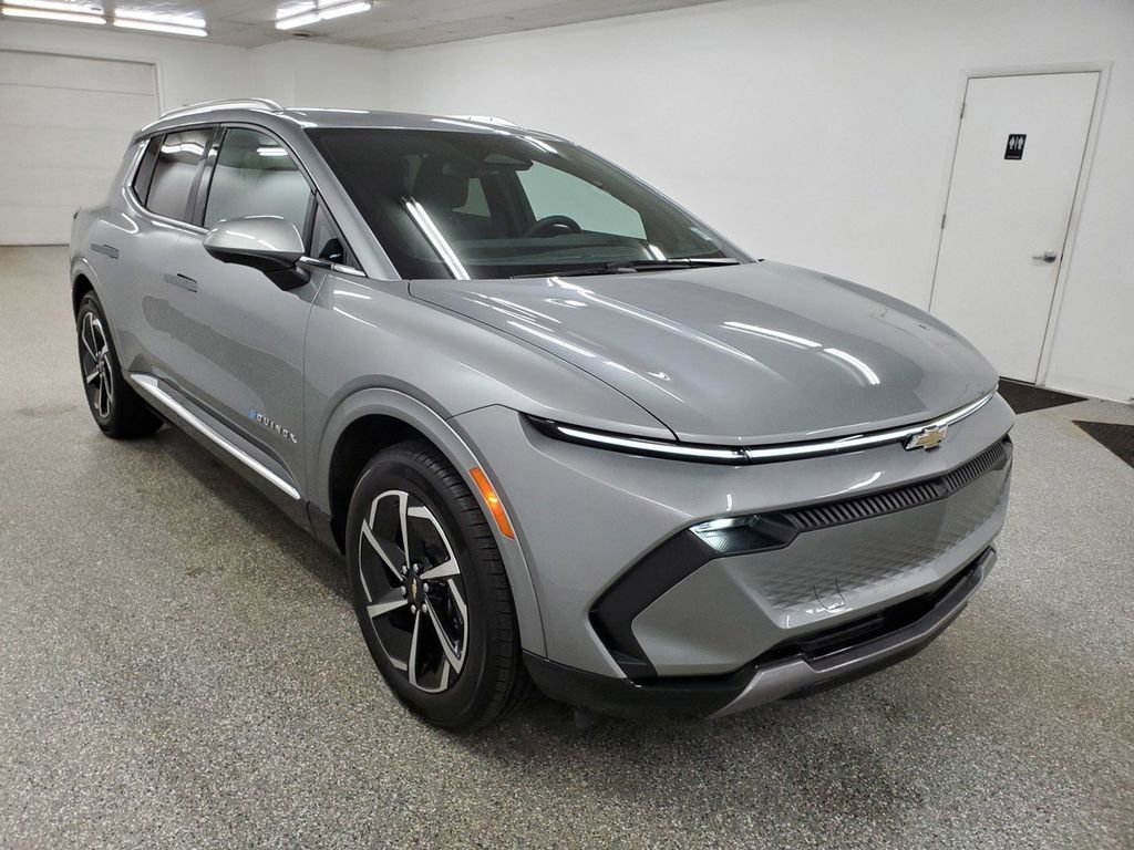 Used 2025 Chevrolet Equinox EV LT image 3